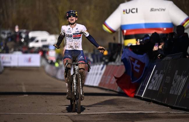 British Zoe Backstedt celebrates as she crosses the finish line to win the U23 women competition of the UCI cyclocross World Championship, WM, Weltmeisterschaft in Lievin, France, Sunday 02 February 2025. The world championships are taking place from 31 January until 02 February. JASPERxJACOBS  x111639945x