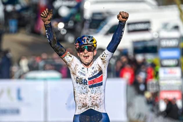 2025 UCI Cyclo-Cross WC - Women Under 23 LIEVIN, FRANCE - FEBRUARY 02 : Backstedt Zoe (GBR) celebrating her victory during the 2025 UCI Cyclo-Cross World Championships for Women Under 23 on February 02, 2025 in Lievin, France, 02 02 2025 Lievin France  Copyright: xNicoxVereeckenx