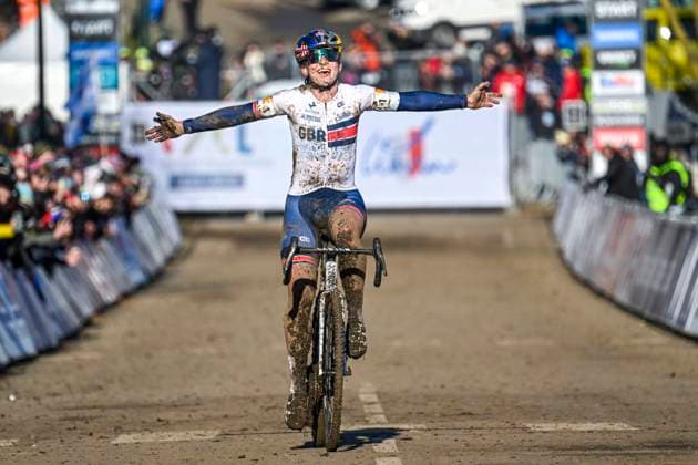 2025 UCI Cyclo-Cross WC - Women Under 23 LIEVIN, FRANCE - FEBRUARY 02 : Backstedt Zoe (GBR) celebrating her victory during the 2025 UCI Cyclo-Cross World Championships for Women Under 23 on February 02, 2025 in Lievin, France, 02 02 2025 Lievin France  Copyright: xNicoxVereeckenx