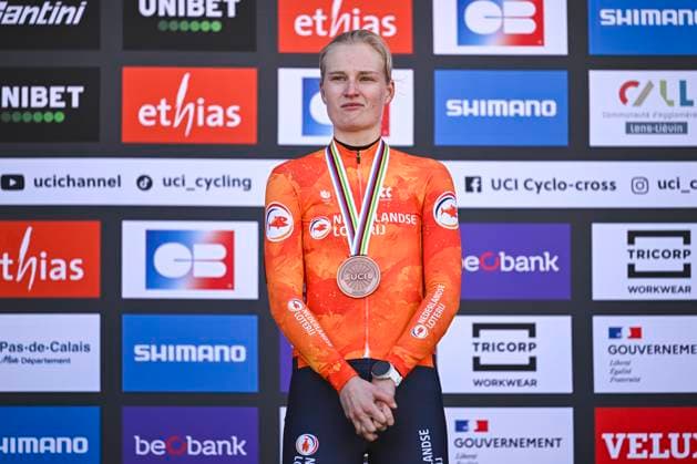 2025 UCI Cyclo-Cross WC - Women Under 23 LIEVIN, FRANCE - FEBRUARY 02 : Bentveld Leonie (NED) on the podium during the 2025 UCI Cyclo-Cross World Championships for Women Under 23 on February 02, 2025 in Lievin, France, 02 02 2025 Lievin France  Copyright: xNicoxVereeckenx