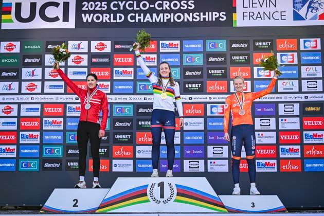 2025 UCI Cyclo-Cross WC - Women Under 23 LIEVIN, FRANCE - FEBRUARY 02 : Schreiber Marie (LUX) , Bentveld Leonie (NED) , Backstedt Zoe (GBR) on the podium during the 2025 UCI Cyclo-Cross World Championships for Women Under 23 on February 02, 2025 in Lievin, France, 02 02 2025 Lievin France  Copyright: xNicoxVereeckenx