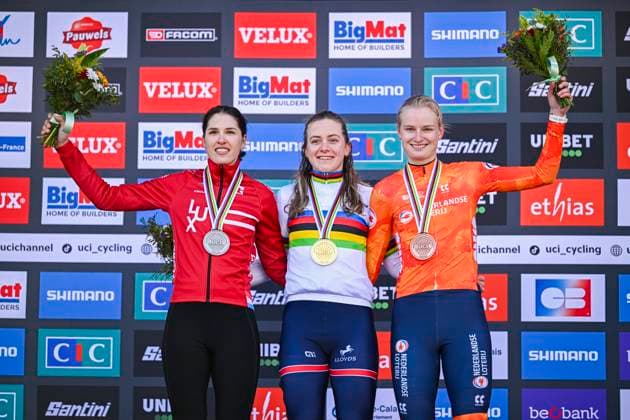 2025 UCI Cyclo-Cross WC - Women Under 23 LIEVIN, FRANCE - FEBRUARY 02 : Schreiber Marie (LUX) , Bentveld Leonie (NED) , Backstedt Zoe (GBR) on the podium during the 2025 UCI Cyclo-Cross World Championships for Women Under 23 on February 02, 2025 in Lievin, France, 02 02 2025 Lievin France  Copyright: xNicoxVereeckenx