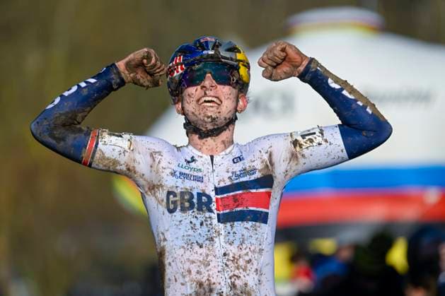 2025 UCI Cyclo-Cross WC - Women Under 23 LIEVIN, FRANCE - FEBRUARY 02 : Backstedt Zoe (GBR) celebrating her victory during the 2025 UCI Cyclo-Cross World Championships for Women Under 23 on February 02, 2025 in Lievin, France, 02 02 2025 Lievin France  Copyright: xNicoxVereeckenx