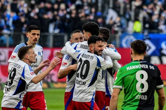 1:0 durch Silvan Hefti ( HSV ) der jubelt in der Mitte mit Daniel Elfadli Marco Richter ( HSV ) Deutschland , Hamburg , Volksparkstadion , Fussball , 2 . Bundesliga , Hamburger SV - Hannover 96