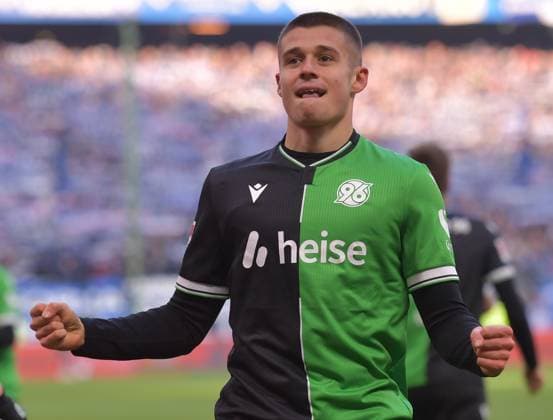 02.02.2025, xblx, Fussball 2.Bundesliga, Hamburger SV - Hannover 96 v.l. Nicolo Tresoldi (Hannover 96), Goal scored, Tor zum 1:1, celebrate the goal, Torjubel , Jubel, jubeln, jubelt, (DFL DFB REGULATIONS PROHIBIT ANY USE OF PHOTOGRAPHS as IMAGE SEQUENCES and or QUASI-VIDEO) Hamburg