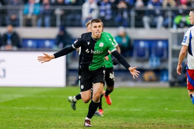 Hamburg, 2. Februar 2025 - Fußball, 2. Bundesliga 2024 25, Hamburger SV - Hannover 96: Nicolo Tresoldi (Hannover 96, 9) bejubelt seinen Treffer zum 1:1 DFL REGULATIONS PROHIBIT ANY USE OF PHOTOGRAPHS AS IMAGE SEQUENCES AND OR QUASI-VIDEO.