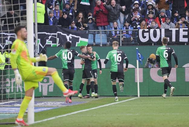 Torjubel 1-1 Nicolo Tresoldi (Hannover 96) Fussball, Herren, Saison 2024 2025, 2.BL, Volksparkstadion, Hamburger SV gegen Hannover 96 DFL REGULATIONS PROHIBIT ANY USE OF PHOTOGRAPHS AS IMAGE SEQUENCES AND OR QUASI-VIDEO.