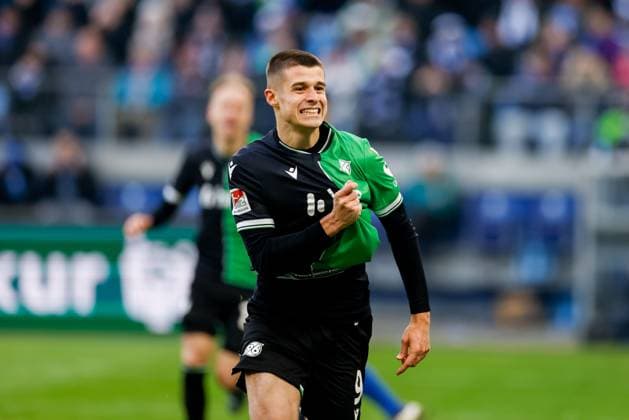 Hamburg, 2. Februar 2025 - Fußball, 2. Bundesliga 2024 25, Hamburger SV - Hannover 96: Nicolo Tresoldi (Hannover 96, 9) bejubelt seinen Treffer zum 1:1 DFL REGULATIONS PROHIBIT ANY USE OF PHOTOGRAPHS AS IMAGE SEQUENCES AND OR QUASI-VIDEO.
