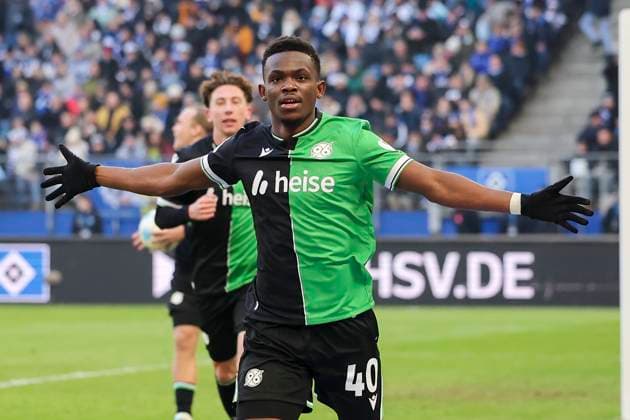Rabbi Matondo (Hannover 96) bejubelt seinen Treffer zum 1:2, 2. Bundesliga, Hamburger SV vs Hannover 96, Volksparkstadion am 02. February 2025 in Hamburg, Deutschland. (Foto von Marco Steinbrenner DeFodi Images) Rabbi Matondo (Hannover 96) celebrates after scoring his teams second goal, 2. Bundesliga, Hamburger SV vs Hannover 96, Volksparkstadion, February 2, 2025 in Hamburg, Germany. (Photo by Marco Steinbrenner DeFodi Images) DFB DFL REGULATIONS PROHIBIT ANY USE OF PHOTOGRAPHS AS IMAGE SEQUENCES AND OR QUASI-VIDEO. Defodi-700_hsv_hannover_20250102_076