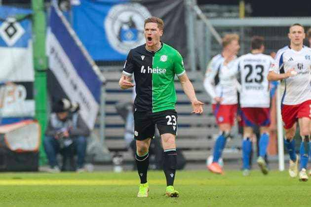 Marcel Halstenberg (Hannover 96) schaut enttaeuscht, 2. Bundesliga, Hamburger SV vs Hannover 96, Volksparkstadion am 02. February 2025 in Hamburg, Deutschland. (Foto von Marco Steinbrenner DeFodi Images) Marcel Halstenberg (Hannover 96) looks dejected, 2. Bundesliga, Hamburger SV vs Hannover 96, Volksparkstadion, February 2, 2025 in Hamburg, Germany. (Photo by Marco Steinbrenner DeFodi Images) DFB DFL REGULATIONS PROHIBIT ANY USE OF PHOTOGRAPHS AS IMAGE SEQUENCES AND OR QUASI-VIDEO. Defodi-700_hsv_hannover_20250102_083