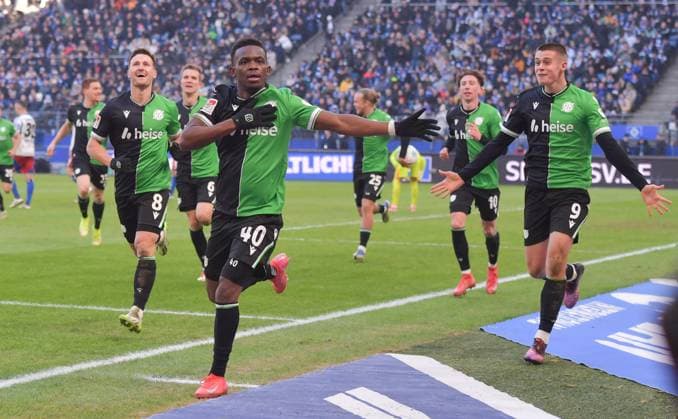 02.02.2025, xblx, Fussball 2.Bundesliga, Hamburger SV - Hannover 96 v.l. Rabbi Matondo (Hannover 96), Goal scored, Tor zum 1:2, celebrate the goal, Torjubel , Jubel, jubeln, jubelt, (DFL DFB REGULATIONS PROHIBIT ANY USE OF PHOTOGRAPHS as IMAGE SEQUENCES and or QUASI-VIDEO) Hamburg