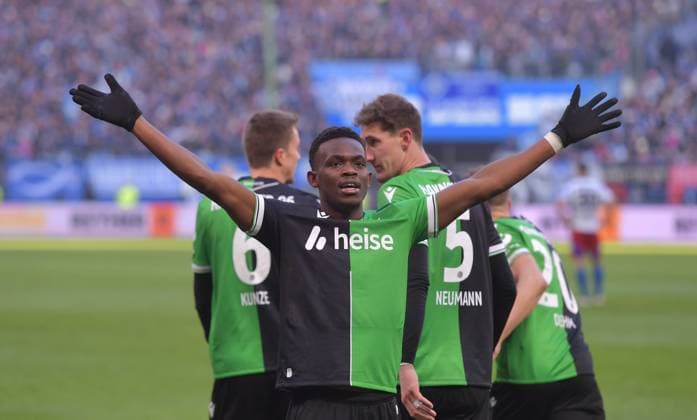 02.02.2025, xblx, Fussball 2.Bundesliga, Hamburger SV - Hannover 96 v.l. Rabbi Matondo (Hannover 96), Goal scored, Tor zum 1:2, celebrate the goal, Torjubel , Jubel, jubeln, jubelt, (DFL DFB REGULATIONS PROHIBIT ANY USE OF PHOTOGRAPHS as IMAGE SEQUENCES and or QUASI-VIDEO) Hamburg