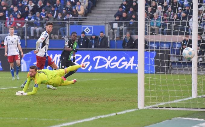 02.02.2025, xblx, Fussball 2.Bundesliga, Hamburger SV - Hannover 96 v.l. Rabbi Matondo (Hannover 96), Goal scored, Tor zum 1:2, (DFL DFB REGULATIONS PROHIBIT ANY USE OF PHOTOGRAPHS as IMAGE SEQUENCES and or QUASI-VIDEO) Hamburg