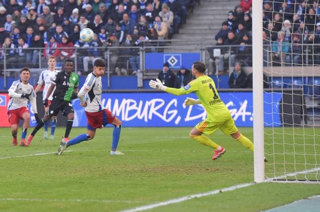 02.02.2025, xblx, Fussball 2.Bundesliga, Hamburger SV - Hannover 96 v.l. Rabbi Matondo (Hannover 96), Goal scored, Tor zum 1:2, (DFL DFB REGULATIONS PROHIBIT ANY USE OF PHOTOGRAPHS as IMAGE SEQUENCES and or QUASI-VIDEO) Hamburg