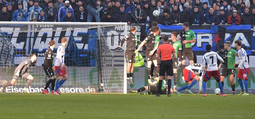 02.02.2025, xblx, Fussball 2.Bundesliga, Hamburger SV - Hannover 96 v.l. Jean-Luc Dompe (Hamburg, HSV, Hamburger SV), Goal scored, Tor zum 2:2 (DFL DFB REGULATIONS PROHIBIT ANY USE OF PHOTOGRAPHS as IMAGE SEQUENCES and or QUASI-VIDEO) Hamburg
