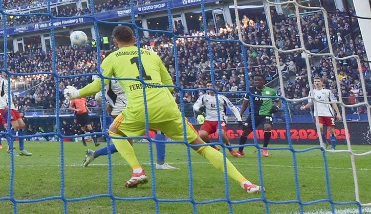 02.02.2025, xblx, Fussball 2.Bundesliga, Hamburger SV - Hannover 96 v.l. Rabbi Matondo (Hannover 96), Goal scored, Tor zum 1:2 (DFL DFB REGULATIONS PROHIBIT ANY USE OF PHOTOGRAPHS as IMAGE SEQUENCES and or QUASI-VIDEO) Hamburg