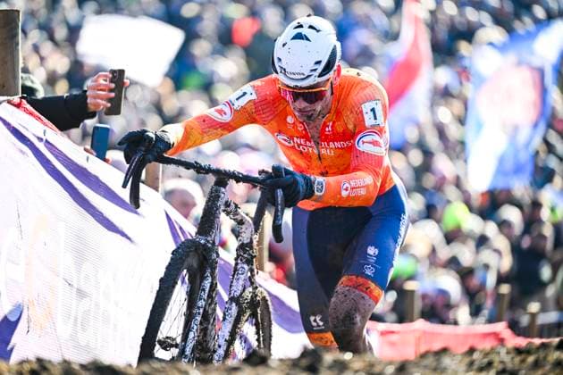 2025 UCI Cyclo-Cross WC - Men Elite LIEVIN, FRANCE - FEBRUARY 02 : Van Der Poel Mathieu (NED) in action during the 2025 UCI Cyclo-Cross World Championships for Men Elite on February 02, 2025 in Lievin, France, 02 02 2025 Lievin France  Copyright: xNicoxVereeckenx