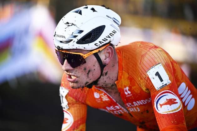 Dutch Mathieu Van Der Poel pictured in action during the elite men competition of the UCI cyclocross World Championship, WM, Weltmeisterschaft in Lievin, France, Sunday 02 February 2025. The world championships are taking place from 31 January until 02 February. JASPERxJACOBS  x111647825x