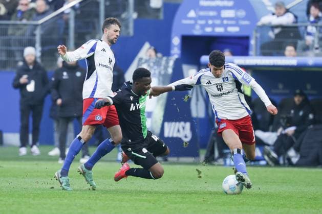 GER,Hamburg, Fussball, DFB, Hamburger SV vs Hannover 96 , im Hamburger Volksparkstadion , 02.02.2025 , v.l. Jonas Meffert (Hamburger SV) , Rabbi Malondo ( Hannover 96 ) wird gefault , Daniel Elfadli (Hamburger SV) DFL regulations prohibit any use of photographs as image sequences and or quasi-video.