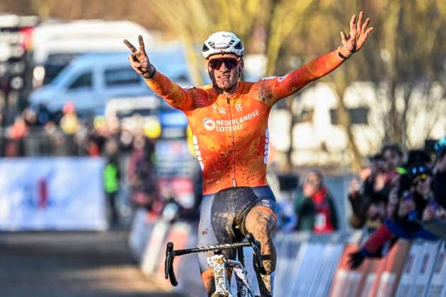 2025 UCI Cyclo-Cross WC - Men Elite LIEVIN, FRANCE - FEBRUARY 02 : Van Der Poel Mathieu (NED) celebrating his victory during the 2025 UCI Cyclo-Cross World Championships for Men Elite on February 02, 2025 in Lievin, France, 02 02 2025 Lievin France  Copyright: xNicoxVereeckenx