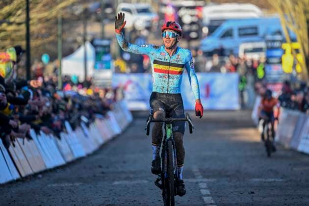 2025 UCI Cyclo-Cross WC - Men Elite LIEVIN, FRANCE - FEBRUARY 02 : Nys Thibau (BEL) at the finish line during the 2025 UCI Cyclo-Cross World Championships for Men Elite on February 02, 2025 in Lievin, France, 02 02 2025 Lievin France  Copyright: xNicoxVereeckenx