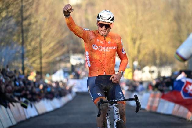 2025 UCI Cyclo-Cross WC - Men Elite LIEVIN, FRANCE - FEBRUARY 02 : Van Der Poel Mathieu (NED) celebrating his victory during the 2025 UCI Cyclo-Cross World Championships for Men Elite on February 02, 2025 in Lievin, France, 02 02 2025 Lievin France  Copyright: xNicoxVereeckenx