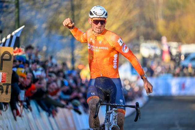 2025 UCI Cyclo-Cross WC - Men Elite LIEVIN, FRANCE - FEBRUARY 02 : Van Der Poel Mathieu (NED) celebrating his victory during the 2025 UCI Cyclo-Cross World Championships for Men Elite on February 02, 2025 in Lievin, France, 02 02 2025 Lievin France  Copyright: xNicoxVereeckenx