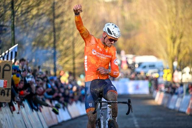 2025 UCI Cyclo-Cross WC - Men Elite LIEVIN, FRANCE - FEBRUARY 02 : Van Der Poel Mathieu (NED) celebrating his victory during the 2025 UCI Cyclo-Cross World Championships for Men Elite on February 02, 2025 in Lievin, France, 02 02 2025 Lievin France  Copyright: xNicoxVereeckenx