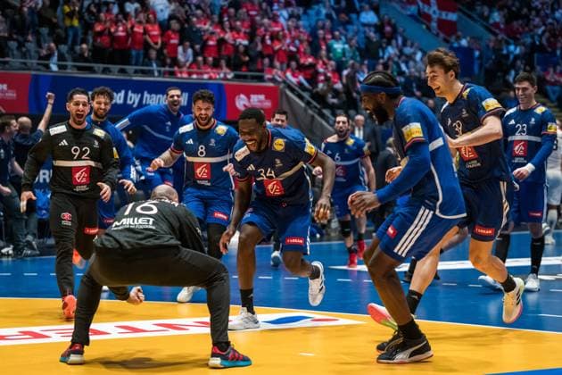 250202 Players of France celebrate during the 2025 IHF World Men s Handball Championship bronze medal match between France and Portugal on February 2, 2025 in Oslo. Photo: Vegard Grott BILDBYRAN kod VG VG0712 bbeng handball handboll handball ihf 2025 world mens handball championship handball-vm handbolls-vm vm frankrike france portugal jubel Copyright: VEGARDxGRoTT BB250202VG045