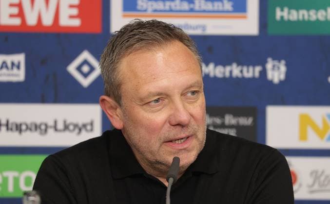 Cheftrainer Andre Breitenreiter (Hannover 96) Fussball, Herren, Saison 2024 2025, 2.BL, Volksparkstadion, Hamburger SV gegen Hannover 96, 2-2 DFL REGULATIONS PROHIBIT ANY USE OF PHOTOGRAPHS AS IMAGE SEQUENCES AND OR QUASI-VIDEO.