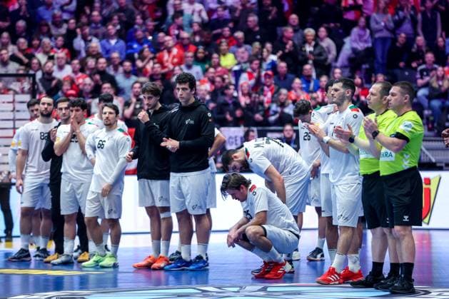 IHF Men Handball World Championship, WM, Weltmeisterschaft France v Portugal OSLO, NORWAY - FEBRUARY 02: Players of Portugal getting emotional after losing a match during the 2025 IHF Men s Handball World Championship match for 3rd place between France and Portugal at Unity Arena on February 02, 2025 in Oslo, Norway.  SanjinxStrukic PIXSELL