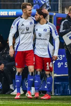 Einwechslung Schonlau Sebastian Ludovit Reis ( HSV ) Deutschland , Hamburg , Volksparkstadion , Fussball , 2 . Bundesliga , Hamburger SV - Hannover 96