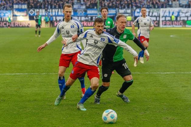 Schonlau Sebastian Meffert Jonas ( HSV ) 16 Havard Nielsen ( Hannover ) Deutschland , Hamburg , Volksparkstadion , Fussball , 2 . Bundesliga , Hamburger SV - Hannover 96