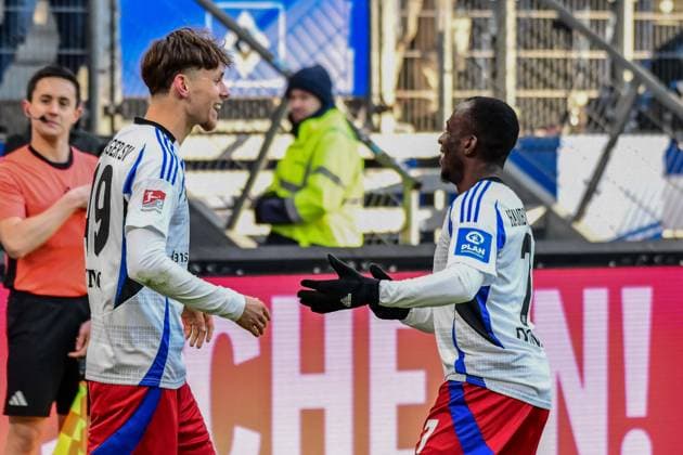 2:2 durch Jean-Luc Dompe der jubelt mit Otto Stange ( HSV ) Deutschland , Hamburg , Volksparkstadion , Fussball , 2 . Bundesliga , Hamburger SV - Hannover 96