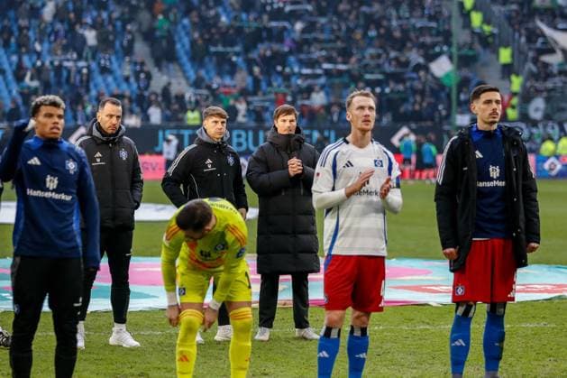Schlussjubel Ransford-Yeboah Königsdörffer Sven Höh Torwarttrainer Heuer Fernandes Daniel Co - Trainer Loic Fave Trainer Merlin Polzin Schonlau Sebastian Dennis Hadzikadunic ( HSV ) Deutschland , Hamburg , Volksparkstadion , Fussball , 2 . Bundesliga , Hamburger SV - Hannover 96