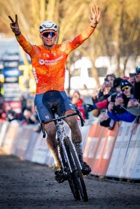 Dutch Mathieu Van Der Poel celebrates as he crosses the finish line to win the elite men competition of the UCI cyclocross World Championship, WM, Weltmeisterschaft in Lievin, France, Sunday 02 February 2025. The world championships are taking place from 31 January until 02 February. JASPERxJACOBS  x111656043x