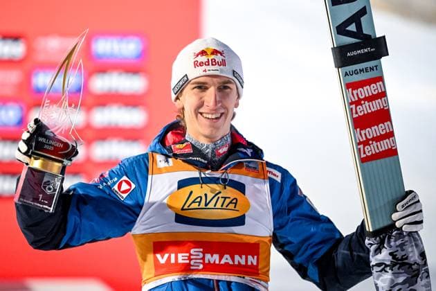 Bilder des Jahres 2025, Sport 02 Februar Sport Themen der Woche KW05 Sport Bilder des Tages Daniel Tschofenig (Oesterreich) freut sich ueber den Sieg, GER, FIS Viessmsann Skisprung Weltcup Willingen, Wettkampf Einzelspringen, Maenner, Saison 2024 2025, 02.02.2025. GER, FIS Viessmsann Skisprung Weltcup Willingen, Wettkampf Einzelspringen, Maenner, Saison 2024 2025, 02.02.2025. Willingen *** Daniel Tschofenig Austria is happy about the victory, GER, FIS Viessmann Ski Jumping World Cup Willingen, competition individual jumping, men, season 2024 2025, 02 02 2025 GER, FIS Viessmann Ski Jumping World Cup Willingen, competition individual jumping, men, season 2024 2025, 02 02 2025 Willingen Copyright: xEibner-Pressefoto FlorianxWieganx EP_FWD