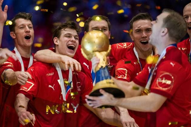 Bilder des Jahres 2025, Sport 02 Februar Sport Themen der Woche KW05 Sport Bilder des Tages 250202 Lukas Lindhard Jorgensen of Denmark celebrates with the trophy after the 2025 IHF World Men s Handball Championship final between Croatia and Denmark on February 2, 2025 in Oslo. Photo: Vegard Grott BILDBYRAN kod VG VG0713 bbeng handball handboll handball ihf 2025 world mens handball championship handball-vm handbolls-vm vm danmark denmark croatia kroatia kroatien final finale jubel *** 250202 Lukas Lindhard Jorgensen of Denmark celebrates with the trophy after the 2025 IHF World Men s Handball Championship final between Croatia and Denmark on February 2, 2025 in Oslo Photo Vegard Grott BILDBYRAN kod VG VG0713 bbeng handball handboll handball ihf 2025 world mens handball championship handball vm handbolls vm vm denmark croatia kroatia kroatien final finale jubel  Copyright: VEGARDxGRoTT BB250202VG129