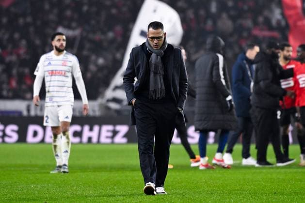 FOOTBALL : Rennes vs Strasbourg - Ligue 1 - 02 02 2025 Liam Rosenior ( coach Strasbourg ) looks dejected following the Ligue 1 match between Stade Rennais FC and Racing Club de Strasbourg at Roazhon Park on February 02, 2025 in Rennes, France. ( Photo by Dante Badano PsnewZ ) - RennesFrance  Copyright: xDantexBadanox