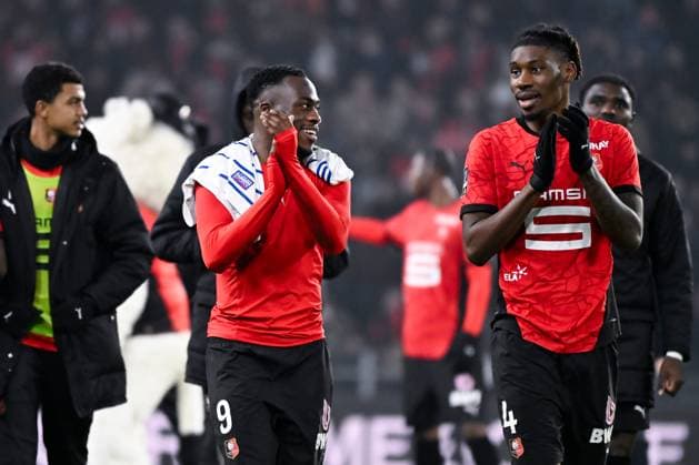 FOOTBALL : Rennes vs Strasbourg - Ligue 1 - 02 02 2025 Arnaud Kalimuendo ( 9 - Rennes ) , Christopher WOOH ( 4 - Rennes ) and Rennes players celebrate their side s victory after the Ligue 1 match between Stade Rennais FC and Racing Club de Strasbourg at Roazhon Park on February 02, 2025 in Rennes, France. ( Photo by Dante Badano PsnewZ ) - RennesFrance  Copyright: xDantexBadanox