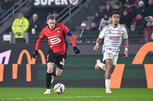 FOOTBALL : Rennes vs Strasbourg - Ligue 1 - 02 02 2025 Adrien Truffert ( 3 - Rennes ) and Guela Doue ( 22 - Strasbourg ) during the Ligue 1 match between Stade Rennais FC and Racing Club de Strasbourg at Roazhon Park on February 02, 2025 in Rennes, France. ( Photo by Dante Badano PsnewZ ) - RennesFrance  Copyright: xDantexBadanox