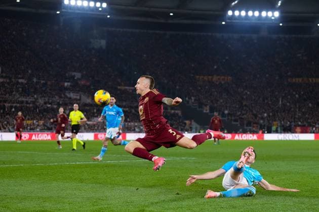 Sport Themen der Woche KW05 Sport Bilder des Tages AS Roma v SSC Napoli - Serie A Enilive Angelino of AS Roma and Amir Rrahmani of SSC Napoli compete for the ball during the Serie A Enilive match between AS Roma and SSC Napoli at Stadio Olimpico on February 2, 2025 in Rome, Italy. Rome Stadio Olimpico Rome Italy Copyright: xGiuseppexMaffiax SerieA_Roma-Napoli_020225_DSC1151