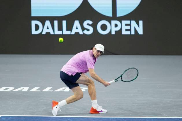 February 2, 2025, Frisco, Texas, USA: JACK PINNINGTON JONES (GBR) returns with a backhand during round 2 of the qualifiers at the Dallas Open at the Star in Frisco, TX. CHRIS EUBANKS (USA) defeated JACK PINNINGTON JONES (GBR), 12-4. Frisco USA - ZUMAh193 20250202_zsp_h193_010 Copyright: xDanielxMcGregor-Huyerx