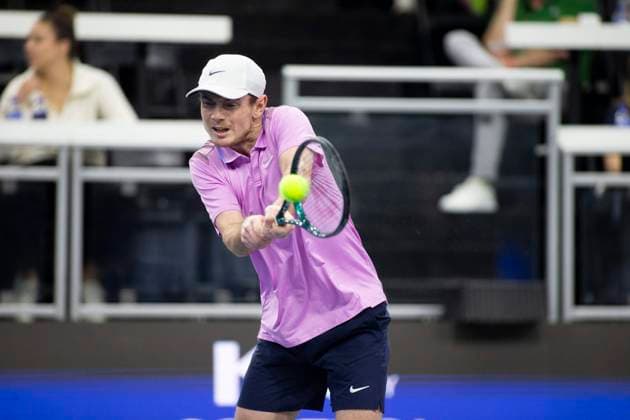February 2, 2025, Frisco, Texas, USA: JACK PENNINGTON JONES (GBR) returns with a back hand during round 2 of the qualifiers at the Dallas Open at the Star in Frisco, TX. CHRIS EUBANKS (USA) defeated JACK PINNINGTON JONES (GBR), 12-4. Frisco USA - ZUMAh193 20250202_zsp_h193_013 Copyright: xDanielxMcGregor-Huyerx