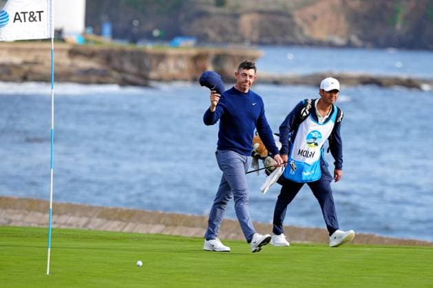 PEBBLE BEACH, CA - FEBRUARY 02: PGA, Golf Herren golfer Rory McIlroy acknowledges the fans as he walks up the 18th hole during the final round of the AT&T Pebble Beach Pro AM on February 2, 2025, at Pebble Beach Golf Links in Pebble Beach, California. (Photo by Brian Spurlock Icon Sportswire) GOLF: FEB 02 PGA AT&T Pebble Beach Pro-Am EDITORIAL USE ONLY Icon25020220