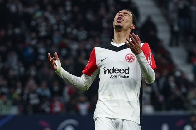 Fußball 1. Bundesliga - Eintracht Frankfurt - VfL Wolfsburg am 02.02.2025 im Deutsche Bank Park in Frankfurt Hugo Ekitike (Frankfurt 11) unzufrieden, enttäuscht, enttaeuscht, niedergeschlagen