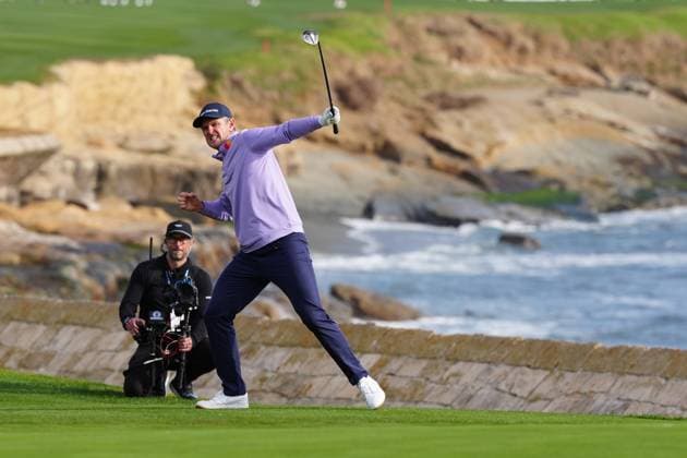 PEBBLE BEACH, CA - FEBRUARY 02: PGA, Golf Herren golfer Justin Rose reacts after making an eagle on the 18th hole during the AT&T Pebble Beach Pro AM on February 2, 2025, at Pebble Beach Golf Links in Pebble Beach, California. (Photo by Brian Spurlock Icon Sportswire) GOLF: FEB 02 PGA AT&T Pebble Beach Pro-Am EDITORIAL USE ONLY Icon25020239