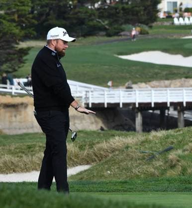 February 2, 2025, Pebble Beach, Ca, USA: Shane Lowry is seen on the 18th hole during the final round of the AT&T Pebble Beach Pro-Am 2025 at Pebble Beach Golf Links on February 02, 2025 in Pebble Beach, California. Photo: Casey Flanigan imageSPACE Pebble Beach USA - ZUMAi237 20250202_zsa_i237_103 Copyright: xFlanigan Imagespacex