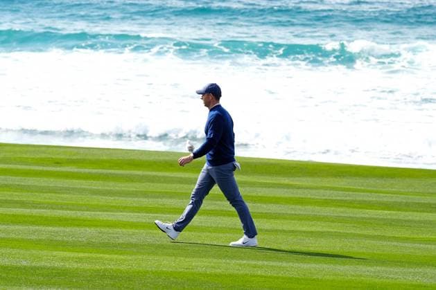 PEBBLE BEACH, CA - FEBRUARY 02: PGA, Golf Herren golfer Rory McIlroy walks the 10th hole during the AT&T Pebble Beach Pro AM on February 2, 2025, at Pebble Beach Golf Links in Pebble Beach, California. (Photo by Brian Spurlock Icon Sportswire) GOLF: FEB 02 PGA AT&T Pebble Beach Pro-Am EDITORIAL USE ONLY Icon25020248
