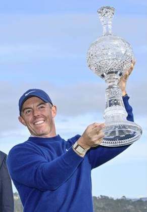 Bilder des Jahres 2025, Sport 02 Februar Sport Themen der Woche KW05 Sport Bilder des Tages Golf: AT&T Pebble Beach Pro-Am Rory Mcllroy of Britain raises the victor s trophy at the AT&amp;T Pebble Beach Pro-Am golf tournament on Feb. 2, 2025, at Pebble Beach Golf Links in Pebble Beach, California.  A14AA0004088350P